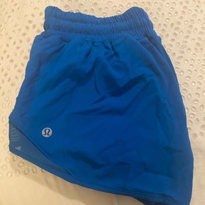 LULU SIZE 6 REG HOTTY HOT SHORTS